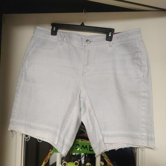 New Lane Bryant Light Blue Bermuda Jean Shorts Size Women's 18 - Picture 1 of 3